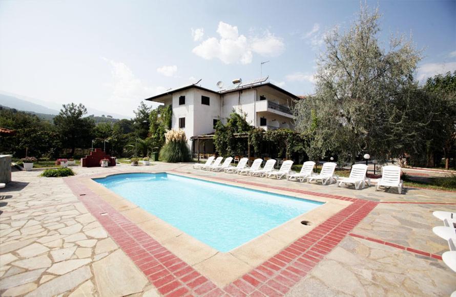 Athina Hotel Neos Panteleimonas Bagian luar foto